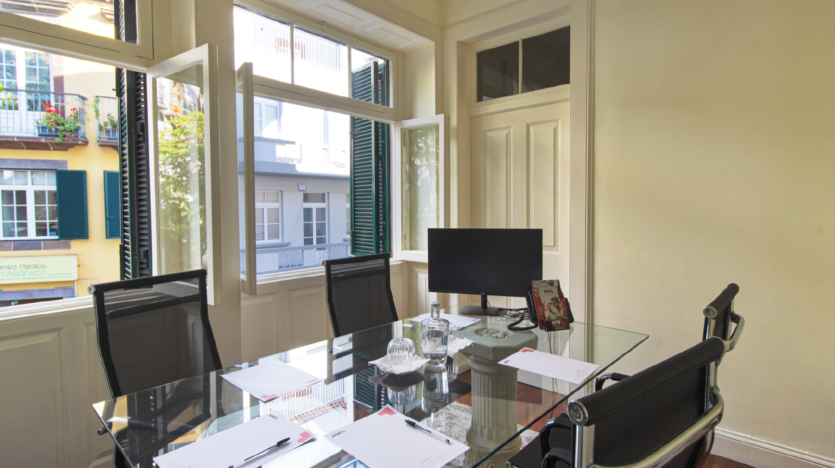 Faça download do nosso dossier de apresentação e descubra tudo o que temos para lhe oferecer!